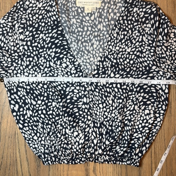 Saltwater Luxe Women’s Crop Keyhole Front Blouse Indigo and White Size Small - Picture 6 of 13